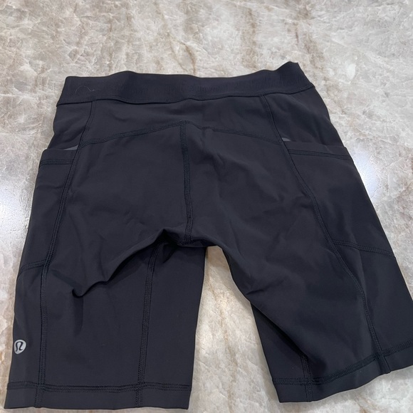 Lululemon black biker shorts Women's Sz 6 - Picture 4 of 12
